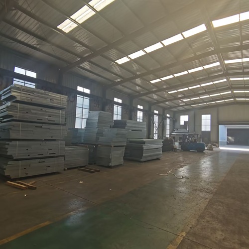 倉庫貨架鋼格柵應用:提升存儲效率的實用方案