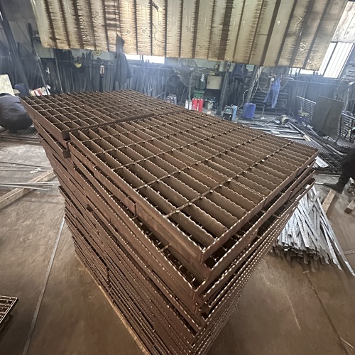 鋼格柵板如何延長使用壽命？維護技巧分享