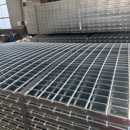 鋼格柵板在音樂節舞臺搭建中的妙用