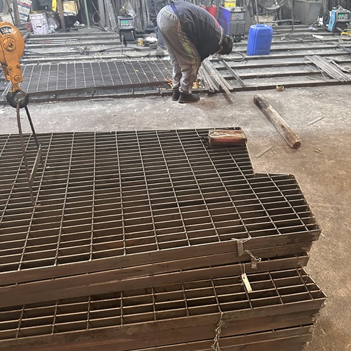 鋼格柵板憑什么被稱為工程界的香餑餑