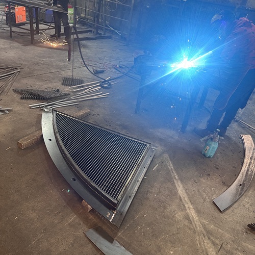 鋼格板材質選錯易開裂！2025選型避雷指南