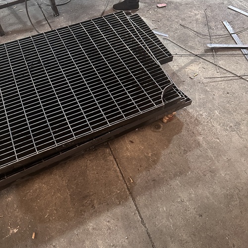 鋼格板在冷鏈倉庫的應用，防滑耐低溫太實用