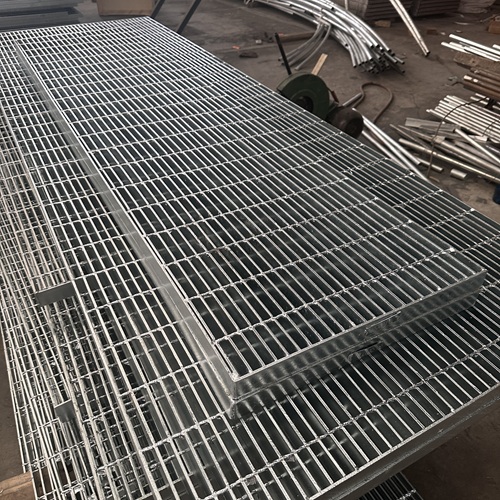 鋼格板在冷鏈倉庫的應用，防滑耐低溫太實用