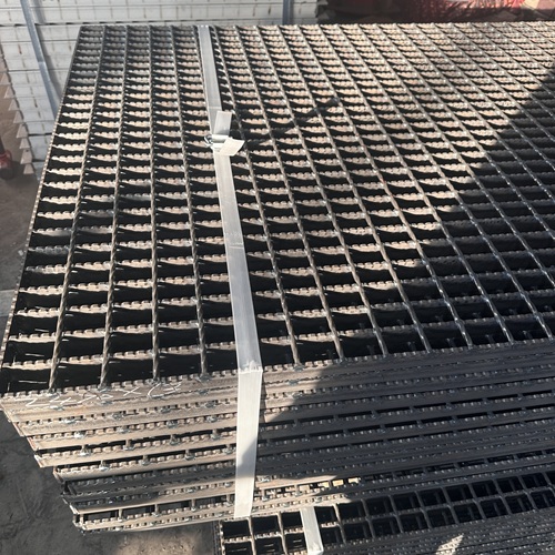 鋼格板踩空風險防滑設計方案來幫忙